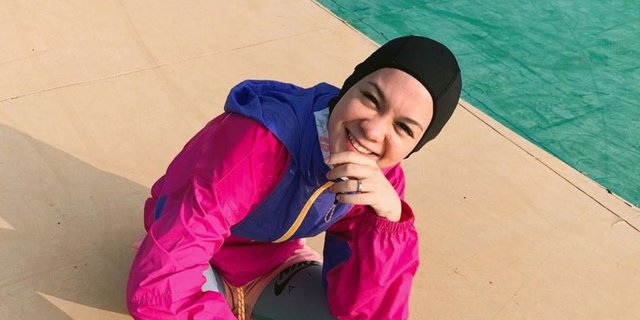Inspirasi Gaya Hijab Sporty untuk Olahraga ala Tantri Namirah