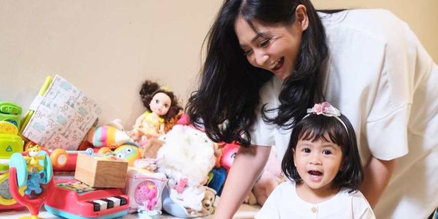 Trik Caca Tengker Siapkan Anak Pertamanya Menjadi Kakak, Bisa Ditiru