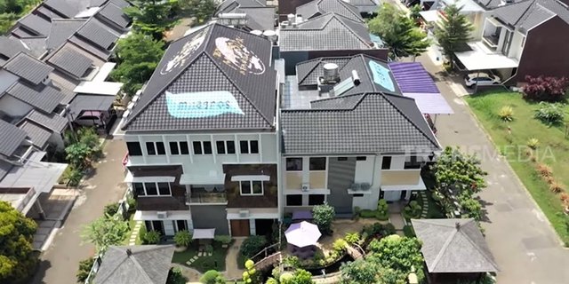 8 Potret Rumah Mewah Juragan Sentul, Toiletnya Bisa Nyanyi Sendiri