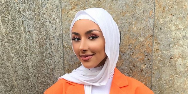 Trik Padukan Hijab Outfit Warna Cerah untuk Tampilan Simple