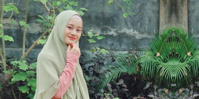 Sedang Hamil, Cantiknya Dinda Hauw Berbalut Hijab Syar'i