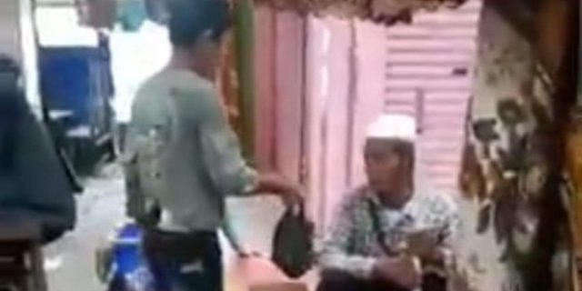 Pesan Menggetarkan Bocah Penjual Gorengan, Sedekah Tak Perlu Nunggu Kaya