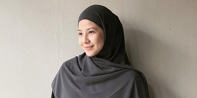 Fresh dan Tidak Mudah Rusak, Tips Merawat Hijab ala Natasha Rizky