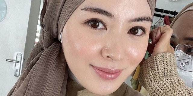 Pakai Pashmina Instan, Gaya Ayana Moon Tampil Memesona Bikin Pangling 