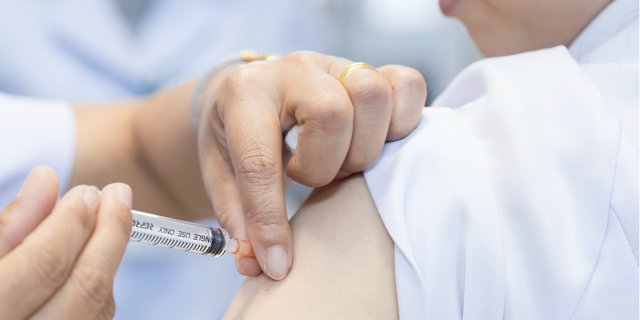 Jika Terpaksa, Penerima yang Tolak Vaksinasi Covid-19 Bisa Dipenjara 1 Tahun