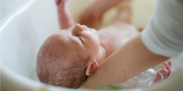 5 Refleks yang Hanya Dimiliki Bayi Baru Lahir