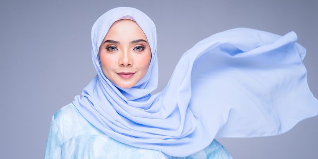 Pilihan Bahan Hijab untuk Berbagai Musim