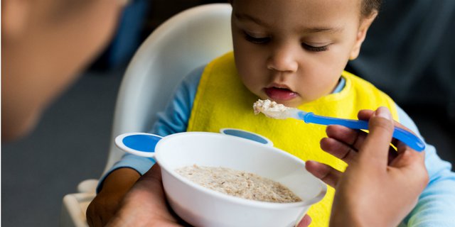 Cara Kenalkan Rasa Lapar dan Kenyang Pada Si Kecil