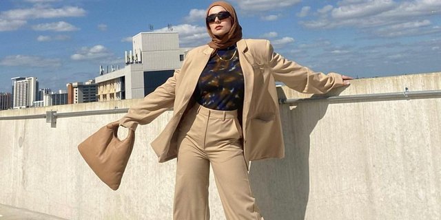 3 Outfit Liburan ala Podcaster Noor Elkhaldi