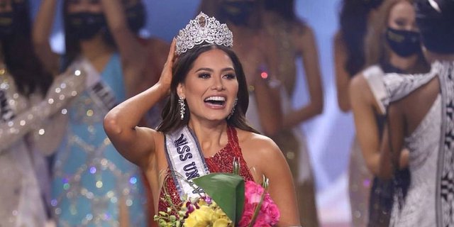Pesona Tampilan Polos Andrea Meza, Pemenang Miss Universe 2020