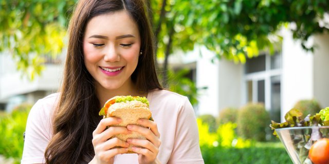 Tips Membuat Burger Keju yang Lembut dan Lezat