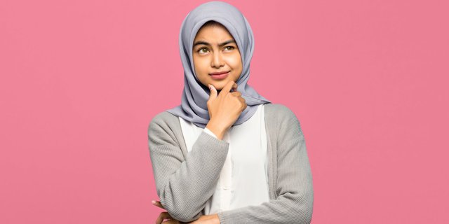 5 Warna Kerudung yang Wajib Ada di Lemari Kamu