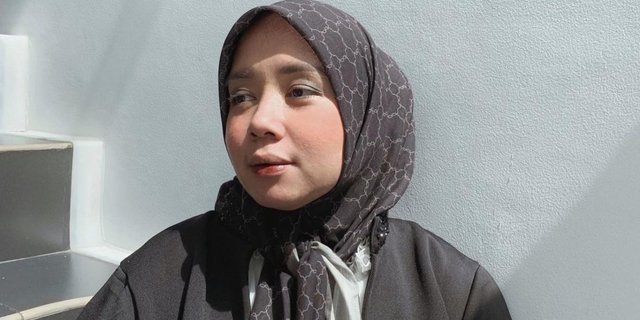'One Pin Hijab Tutorial' Qonitah Al Jundiah, Simpel & Menawan