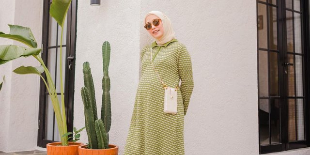 Inspirasi Outfit Hijab Untuk Ibu Hamil Ala Selebgram Mega Iskanti