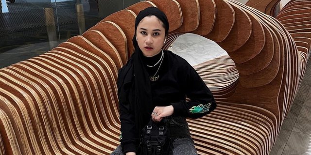 Ide OOTD Swag dengan Hijab Turban ala Selebgram Salwa Turmeis