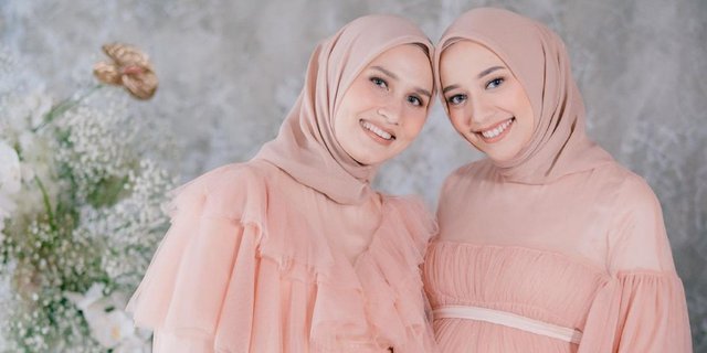 Perbedaan Outfit Hamil Duo Sahabat, Dwi Handayani VS Mega Iskanti