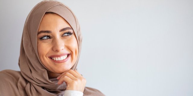 Tips Mengurangi Kerontokan Rambut dari Cara Penggunaan Hijab