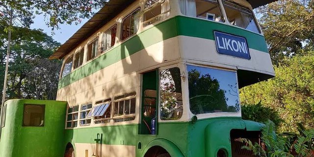 Awalnya Bus Penuh Karat, Kini Disulap Jadi Rumah Liburan