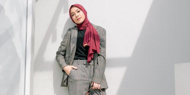 Mix & Match Outfit Hijab Dian Ayu Lestari, dari Santai sampai Semiformal
