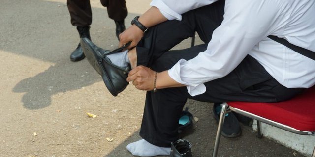 Salah Pakai Alas Kaki, Peserta Tes CPNS Pinjam Sepatu Satpam