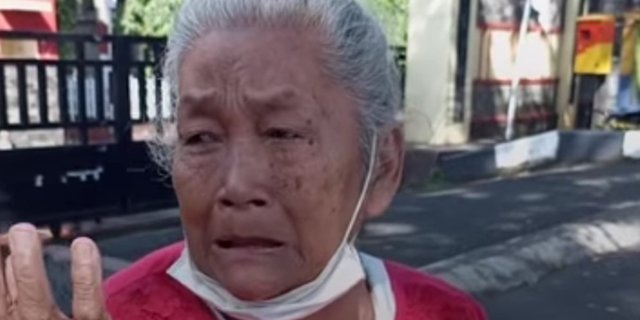 Demi Sesuap Nasi, Nenek Suning Harus Jalan Kaki 15 Km Jualan Peyek Rp1 ribu
