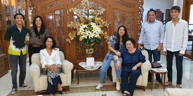 Foto Hunian Megawati Buat Dinner Perpisahan dengan Kartika