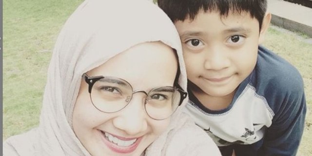 Jarang Tersorot! Rizky Anak Angkat Zaskia Sungkar-Irwansyah