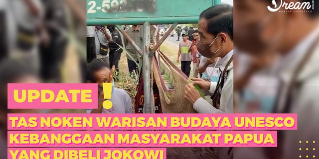 Momen Jokowi Beli Noken dari Mama-Mama Papua di Pinggir Jalan
