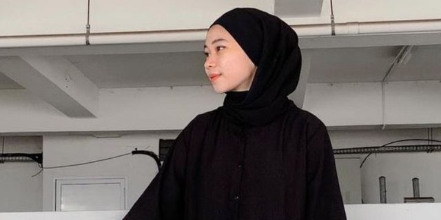 Inspirasi Outfit Hijab Tunik, Bikin Lebih Feminim Tanpa Ribet