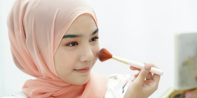 Trik Riasan Wajah dengan Translusent Powder