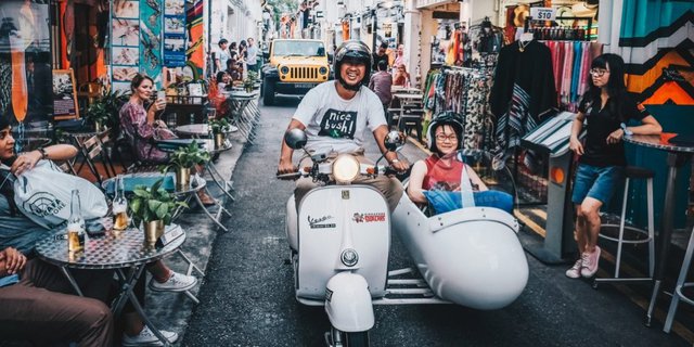 Berkeliling Singapura dengan Tur Anti-Mainstream, Dari Skuter Gandeng Sampai Misteri