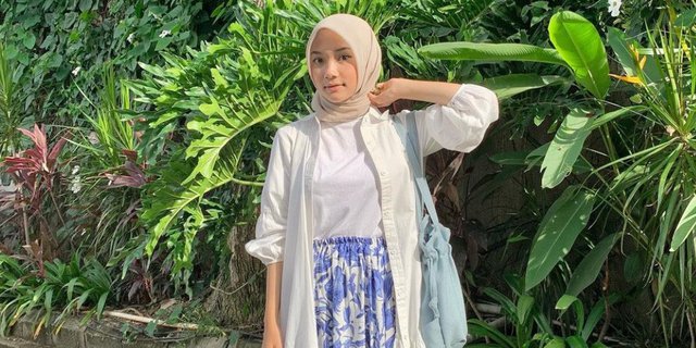 Outfit Hijab dengan Rok Motif, Ini Cara Memadukannya!