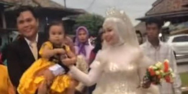 Uniknya Ibu Ngidam Saat Hamil Anak Kedua, Jadi Pengantin Keliling Kampung