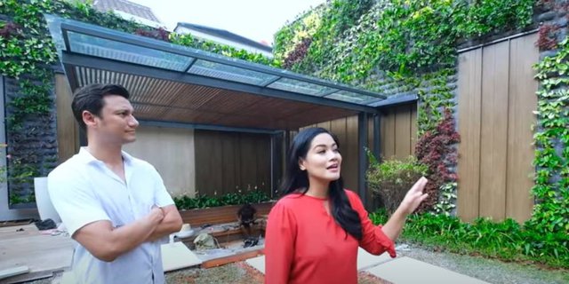 Vertical Garden Megah di Rumah Baru Titi Kamal dan Christian Sugiono