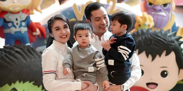 Punya 2 Anak, Sandra Dewi Akui Masih Minim Ilmu Parenting