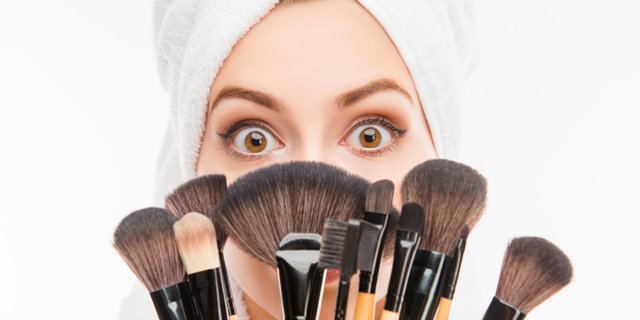 Kesalahan Pemakaian Makeup yang Bikin Jerawat Bermunculan