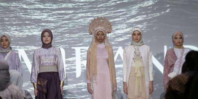Keindahan Songket Silungkang Padang Dihadirkan Berwarna Pastel Pada Koleksi Minang Heritage 2022