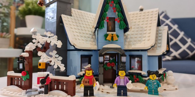 Liburan Seru Susun Balok LEGO Winter Village Cottage
