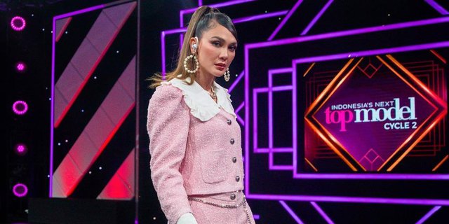 Outfit Pink One Tone ala Luna Maya Capai Rp1 Miliar, Tampil Fashionable Tanpa Banyak Warna