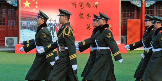 China Potong Gaji Pegawai Negeri Hingga 25 Persen