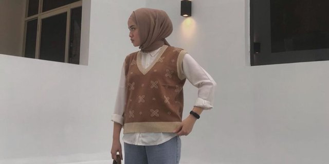 Ide Outfit Hijab dengan Vest, Stylish dan Hangat