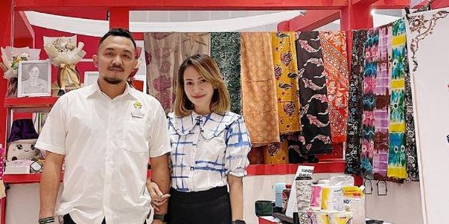 Kisah Bangga Pengusaha Batik Blitar Dapat Pesanan Khusus Pebasket NBA