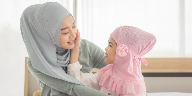 Saktinya Sentuhan Sayang Orangtua untuk Anak, Bisa Menenangkan