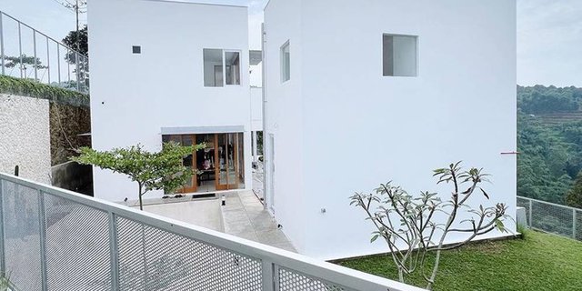 Desain Keren Rumah di Bandung Barat, Pemandangannya Juara!