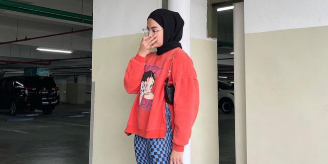 Coba OOTD Hijab dengan Style ala 80-an, Yuk!