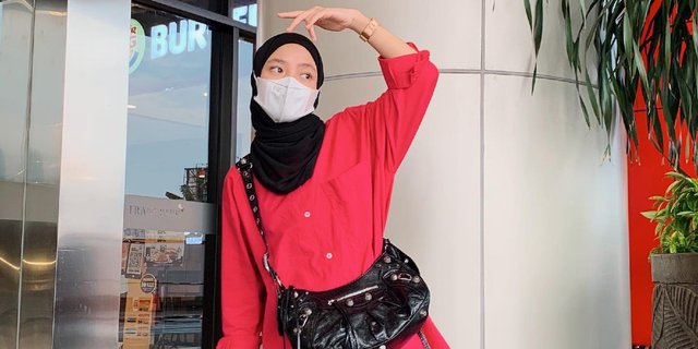 Outfit Trendi Nissa Sabyan, Celana Motif Bikin Salfok