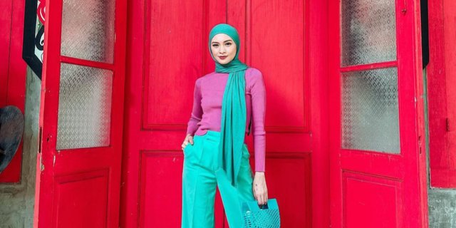 Outfit Tabrak Warna Donita Nugroho, Keren Banget!