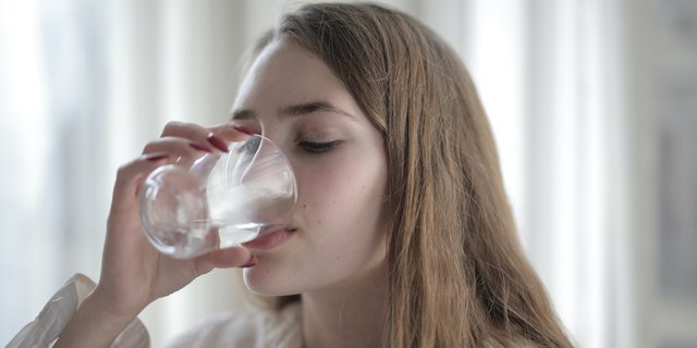 11 Manfaat Minum Air Hangat Di Pagi Hari Salah Satunya Untuk Detoks Racun Saluran Pencernaan 1986