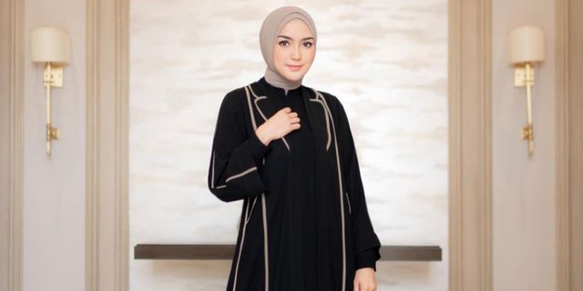 'Abaya Style' Citra Kirana, Simpel dan Menawan untuk Bukber
