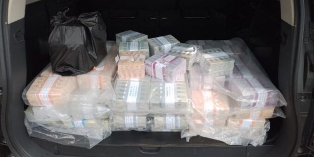 Uang Rp3,7 Miliar Ditemukan di Dalam Mobil di Dekat Exit Tol Mojokerto, Masih Baru dan Ada Segel BI
